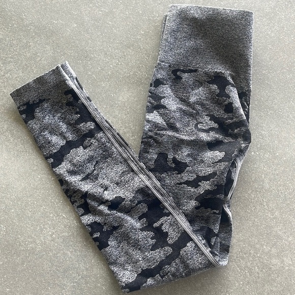 WodoWei Women's High Waisted Camo Seamless Yoga Pants 7/8 Length. Size S. - Picture 1 of 7